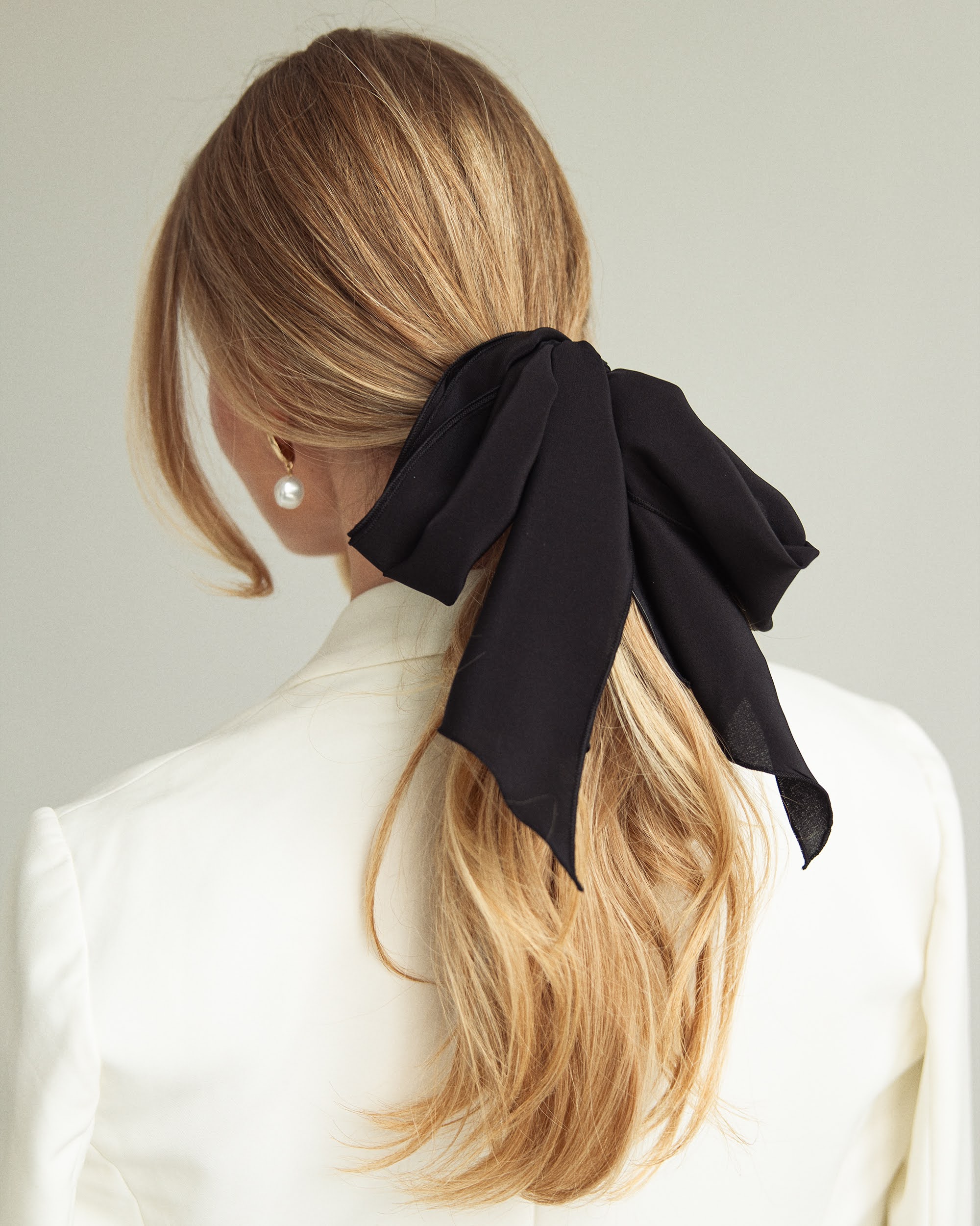 SWAN silk bow - black