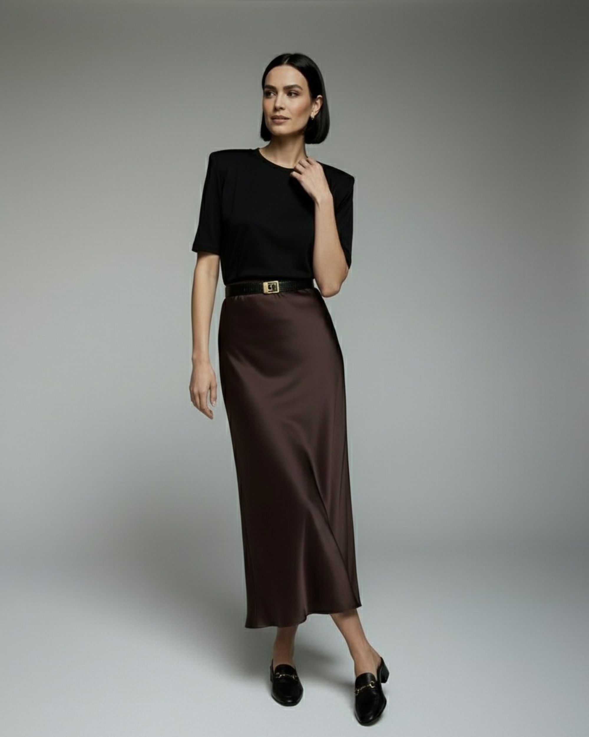 Silk knit t-shirt with shoulder pads – black