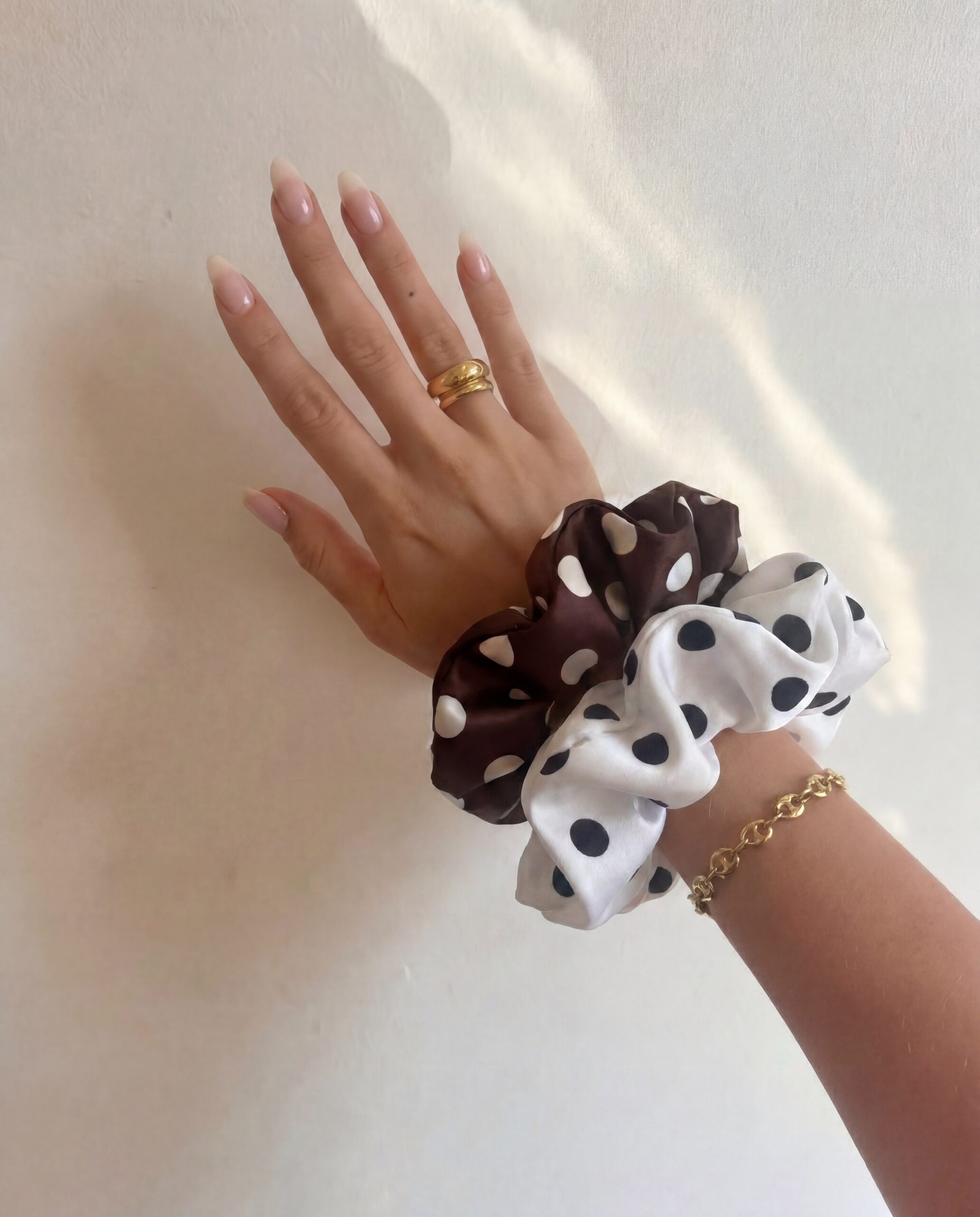 Maxi Silk Scrunchie - polka chocolate